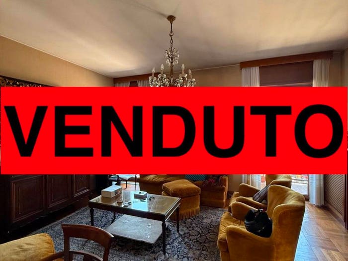 Appartamento quadrilocale in vendita in Piazza Carlo Stuparich, Monte Rosa Lotto, Milano