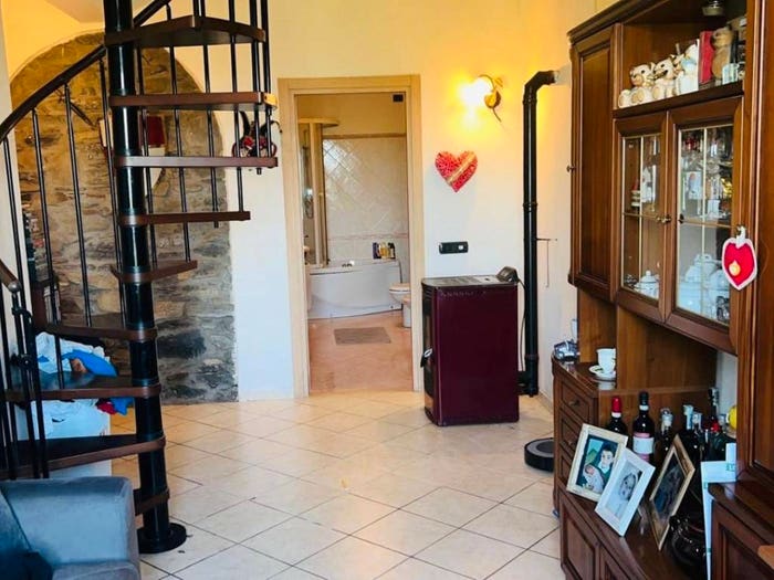 Casa con 6 locali in vendita in Montale, Podenzana