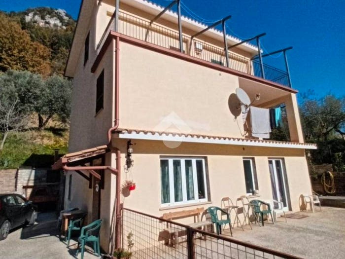 Casa quadrilocale in vendita in Contrada Vaccarecce, Vaccarecce, Bellegra