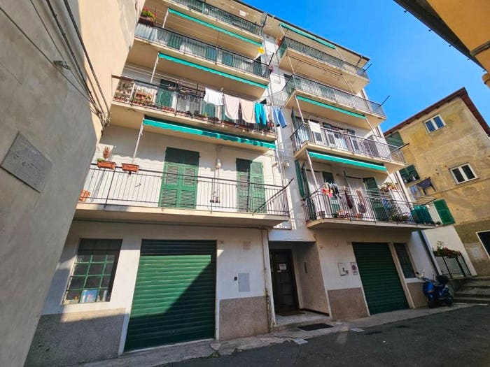 Appartamento con 6 locali in vendita in Via Gavino, Centro, Campomorone