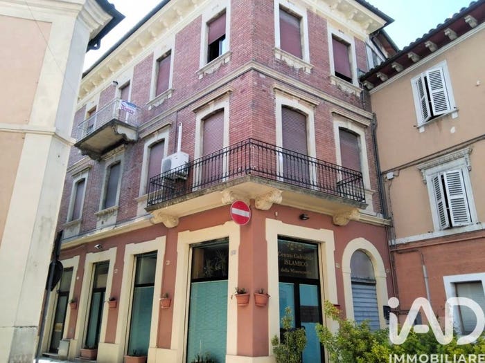 Appartamento quadrilocale in vendita in Via Cavallotti, Centro, Fabriano