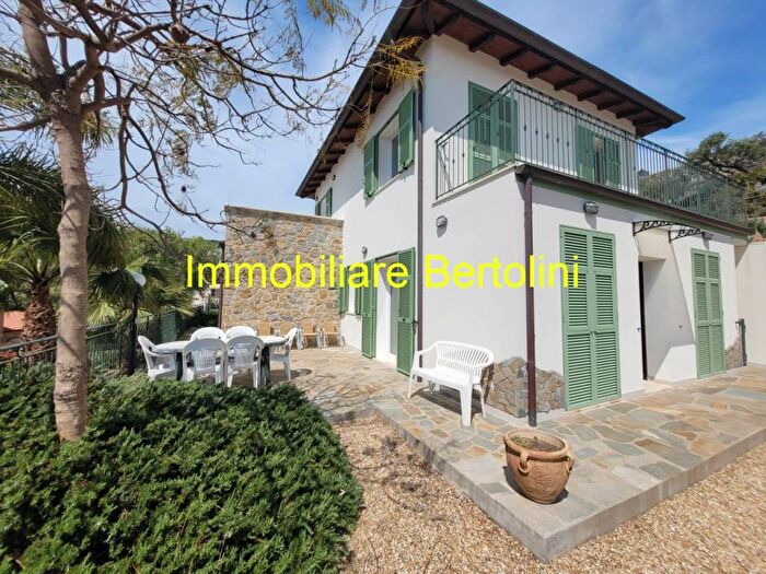 Casa quadrilocale in vendita in BORDIGHERA, Centro, Bordighera