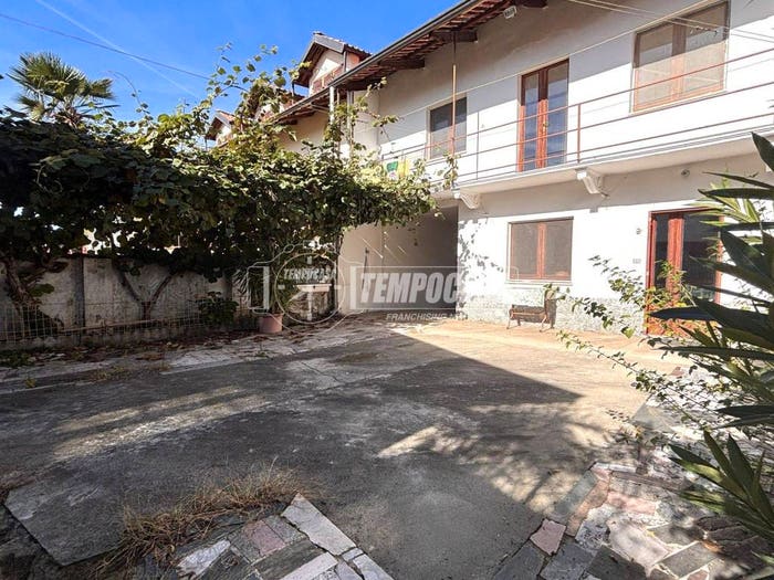 Casa con 6 locali in vendita in Vicolo Solferino, Montalenghe