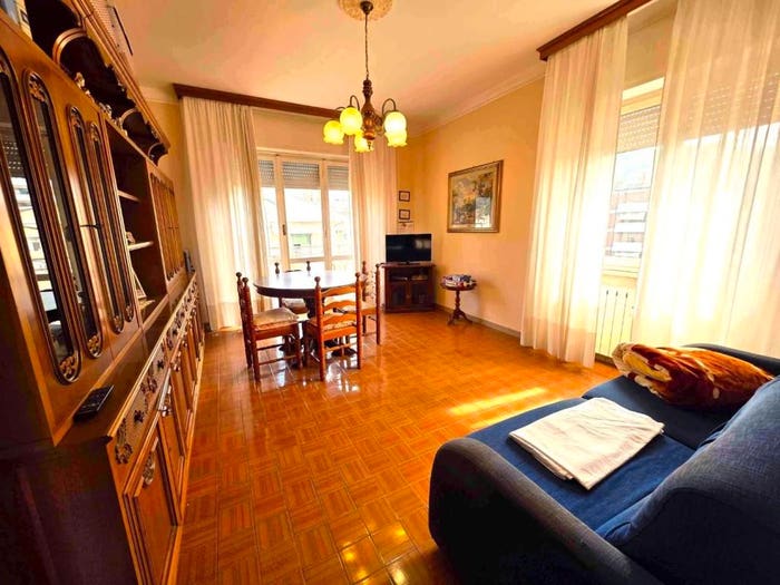 Appartamento trilocale in vendita in Via S Giovanni Battista la Salle, Centro, Massa