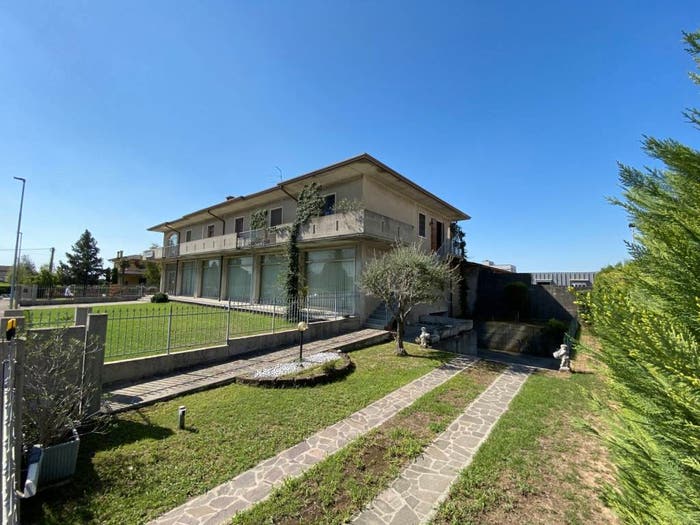 Casa con 6 locali in vendita in Via Trevenzuolo, Centro, Vigasio