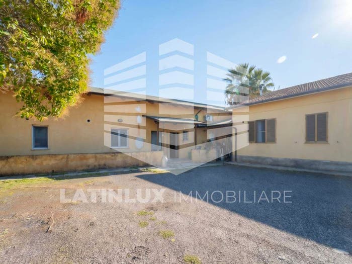 Casa con 6 locali in vendita in Latina Scalo, Latina