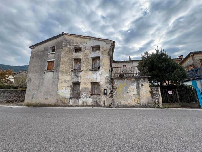 Casa bilocale in vendita in Viale Italia, Centro, Segusino