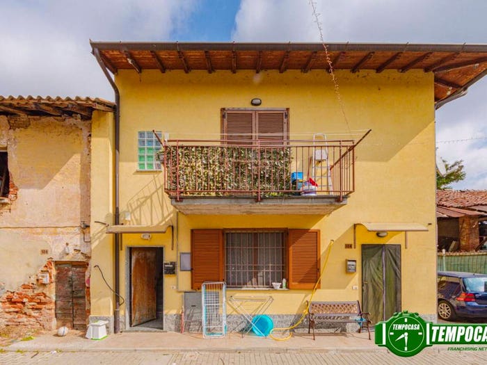 Appartamento trilocale in vendita in Via Guglielmo Marconi, Calignano, Cura Carpignano