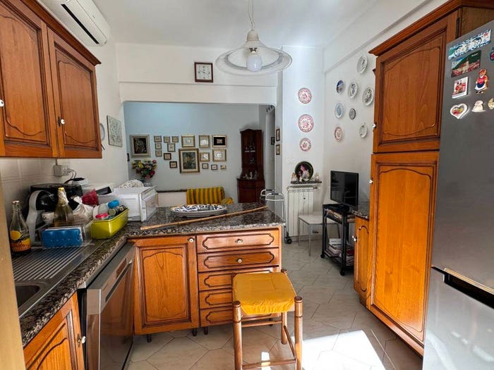 Appartamento quadrilocale in vendita in Via Lodovico Calda, Sestri Ponente, Genova