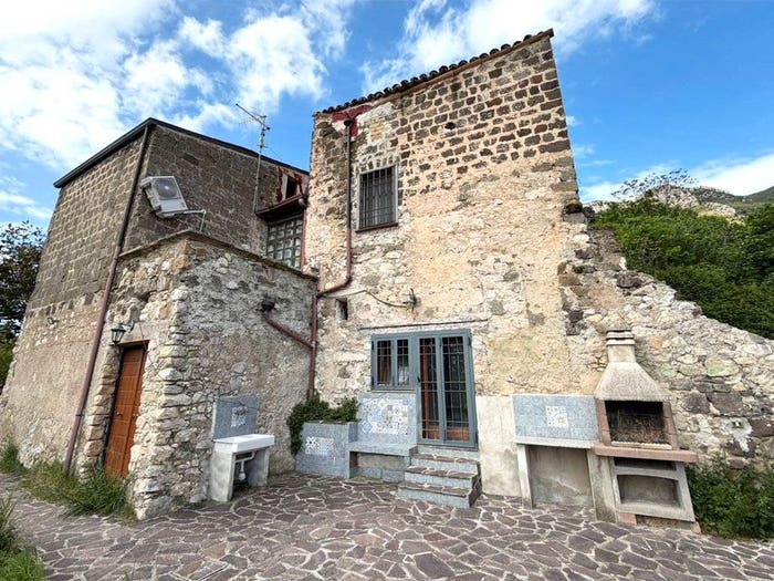 Casa con 6 locali in vendita in Strada Provinciale SessaMignano, Galluccio