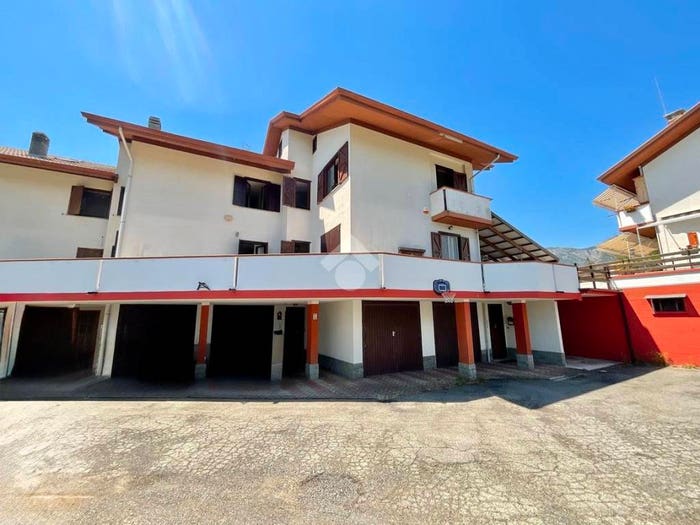 Casa con 6 locali in vendita in Frazione carella, Pratiglione
