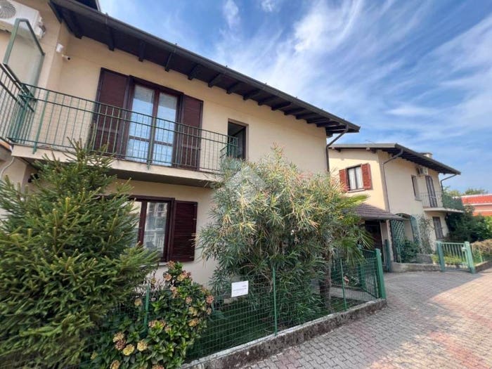 Casa quadrilocale in vendita in Via beccaria, San Salvatore, Malnate
