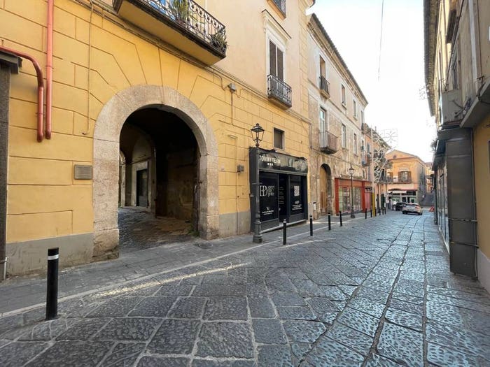 Appartamento trilocale in vendita in Via Giovanni Amendola, Centro, Maddaloni