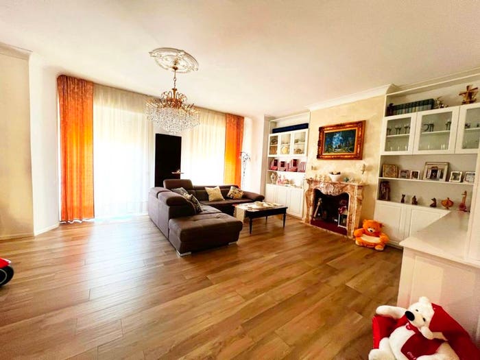 Appartamento con 5 locali in vendita in Piazza Giulio Beverini, Centro Storico, La Spezia