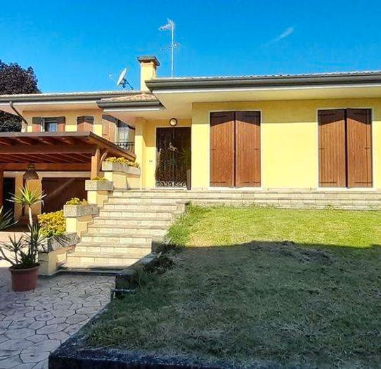 Casa con 6 locali in vendita in Via I Maggio, Centro, Ceggia
