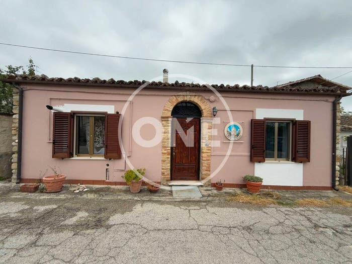 Casa trilocale in vendita in Via San Irene, Centro, Catignano
