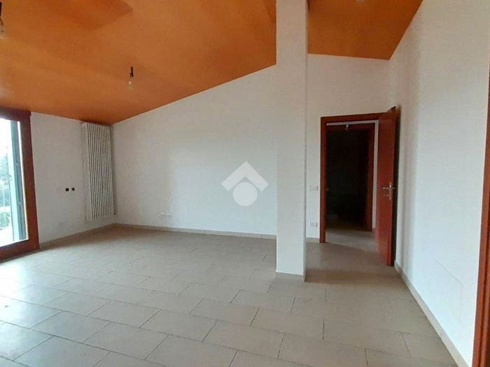 Casa quadrilocale in vendita in Via Roma, Lambrugo