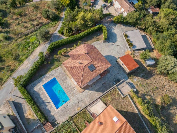 Casa con 6 locali in vendita in Via Municipio, Lustra