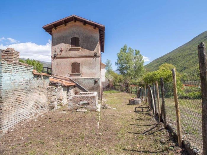 Casa trilocale in vendita in Via Sorgenti del Peschiera, Terme Di Cotilia, Castel Sant'Angelo