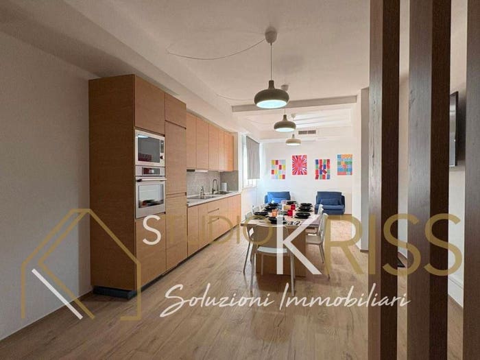 Appartamento con 6 locali in vendita in Viale Camillo Benso di Cavour, Centro Storico, Ferrara