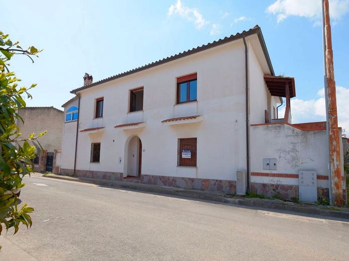 Casa con 6 locali in vendita in via grazia deledda, Centro, Pula
