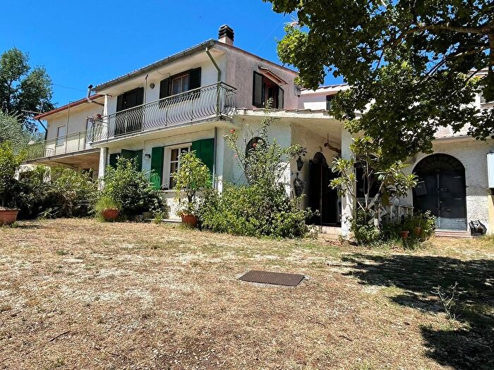 Casa quadrilocale in vendita in Via Caprareccia, Montopoli Di Sabina