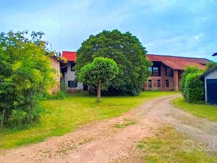 Casa con 6 locali in vendita in Via Felice Lattuada, Caselle, Morimondo