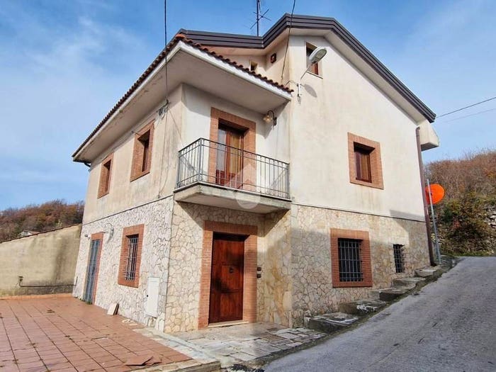 Casa con 5 locali in vendita in Contrada Monaca, Montesarchio