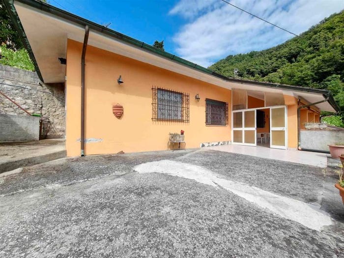 Casa con 6 locali in vendita in Camaiore Paese, Camaiore