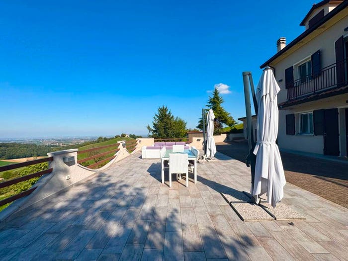 Casa con 6 locali in vendita in Via Carroni, Felino