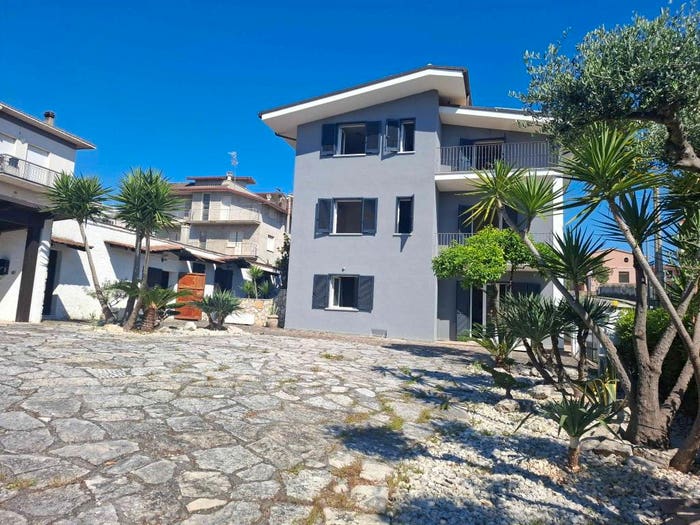 Casa con 6 locali in vendita in Via Gioacchino Rossini, Centro, Nereto