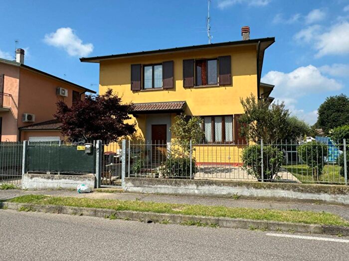 Casa con 5 locali in vendita in Via Luigi Pirandello, Centro, Codogno