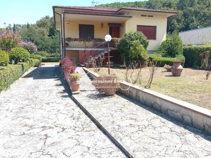 Casa con 6 locali in vendita in Via della Chiesa, Massa Macinaia San Leonardo, Capannori