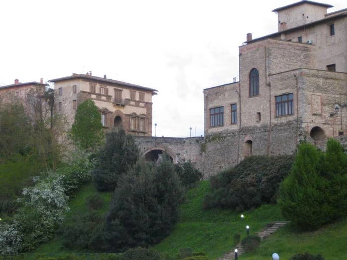 Appartamento con 6 locali in vendita in Via Del Castello No Number, Colle Alta Borgo Nuovo, Colle di Val d'Elsa