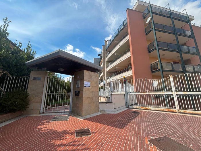 Appartamento con 5 locali in vendita in Via Antica Cappella, San Clemente, Caserta