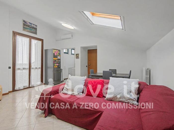 Appartamento trilocale in vendita in Via del Borgo, Centro, Bornasco