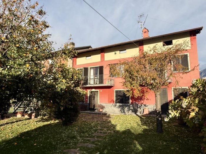 Casa con 6 locali in vendita in Via Barca, Centro, Settimo Vittone