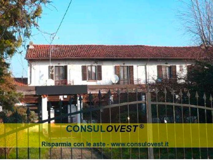Appartamento trilocale in vendita in Via della Chiesa, Casalgiate Gionzana, Novara