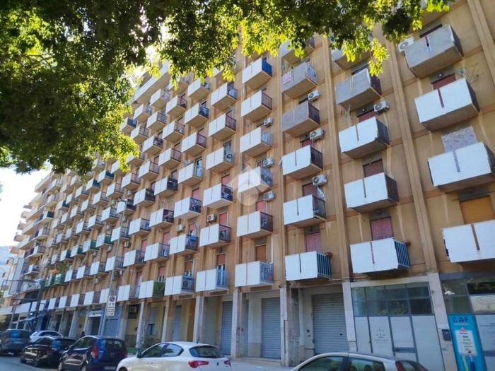 Appartamento con 5 locali in vendita in Via Luigi Einaudi, San Filippo Neri, Palermo