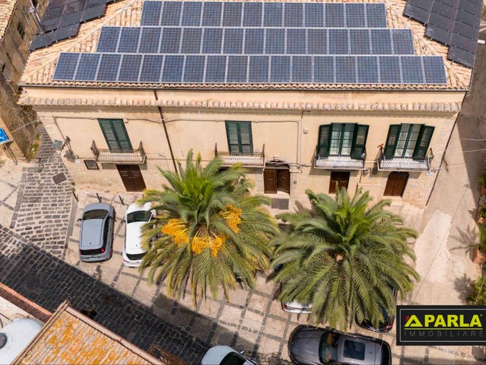 Casa con 6 locali in vendita in Piazza Novembre, Canicattì
