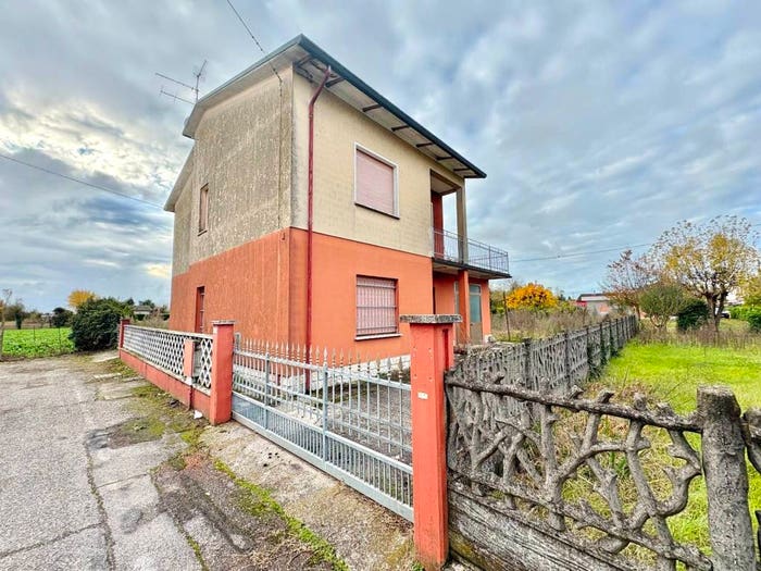 Casa con 6 locali in vendita in Via Fratelli Bandiera, Roncanova, Gazzo Veronese