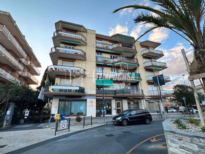 Appartamento trilocale in vendita in Via Torino, Centro, Pietra Ligure
