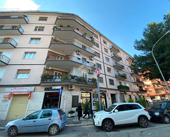 Appartamento quadrilocale in vendita in Viale Ofanto, Foggia