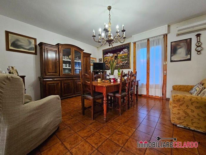 Appartamento con 5 locali in vendita in Casole d'Elsa