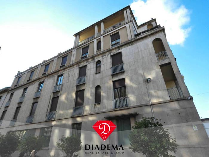 Appartamento trilocale in vendita in Via Giuseppe Castelli, Centro, Gallarate