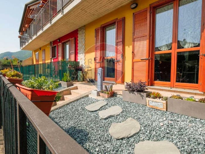 Appartamento trilocale in vendita in via Longoni, Palazzago