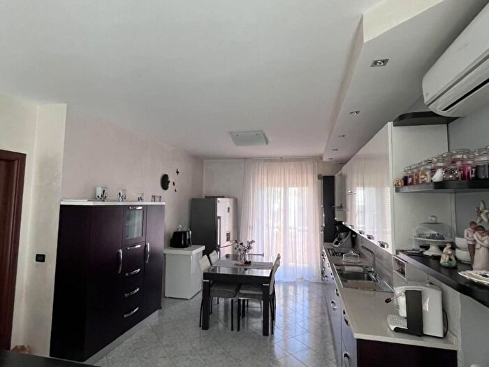 Appartamento trilocale in vendita in Via Sbarre Inferiori, Reggio Calabria