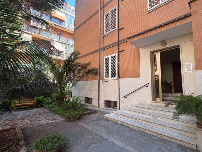 Appartamento quadrilocale in vendita in Piazza Gregorio Ronca, Ostia Levante, Roma