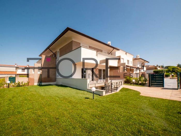 Casa quadrilocale in vendita in Via di Valle Schioia, Villaggio Giornalisti Poggio, Anzio