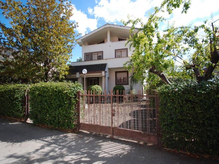 Casa con 6 locali in vendita in Via Francesco Paolo Bozzelli, San Ciro Stadio, Foggia